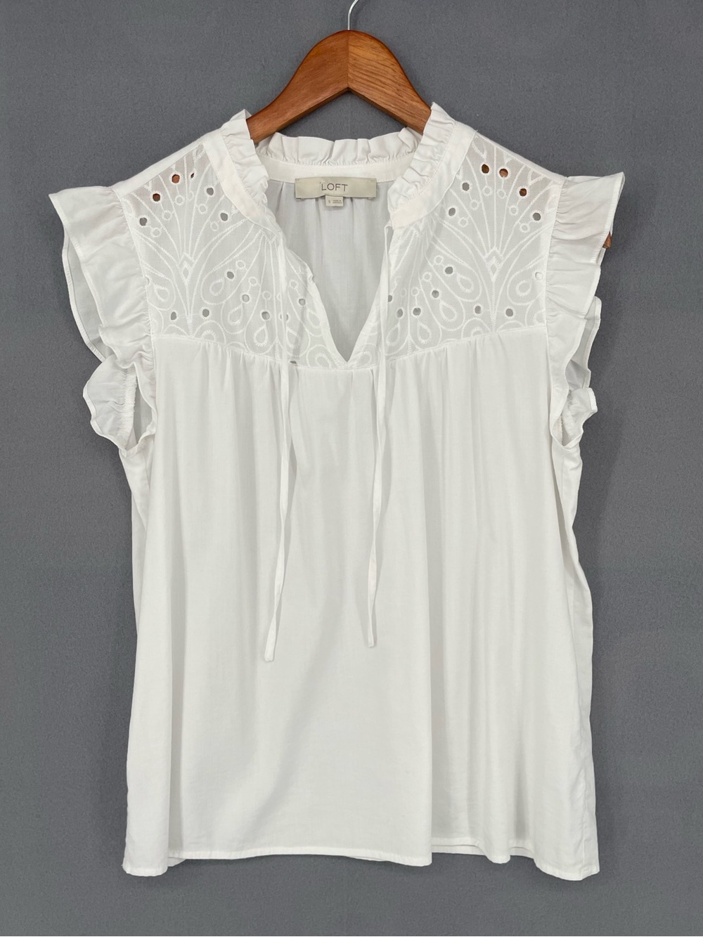 LOFT Ruffle Trim Sleeveless Eyelet Embroidered Cotton Blouse Size Small